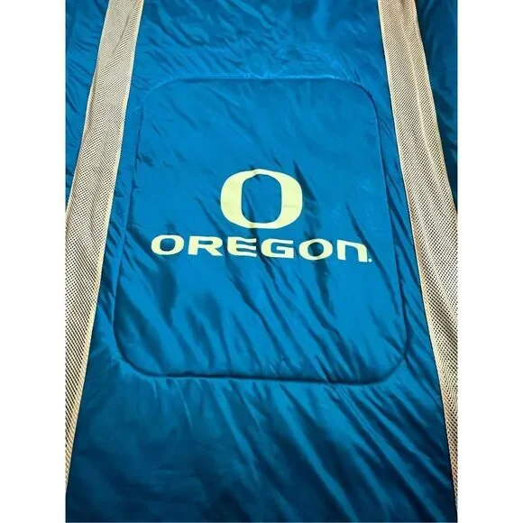 Oregon Ducks college comforter 66x86 Queenbed